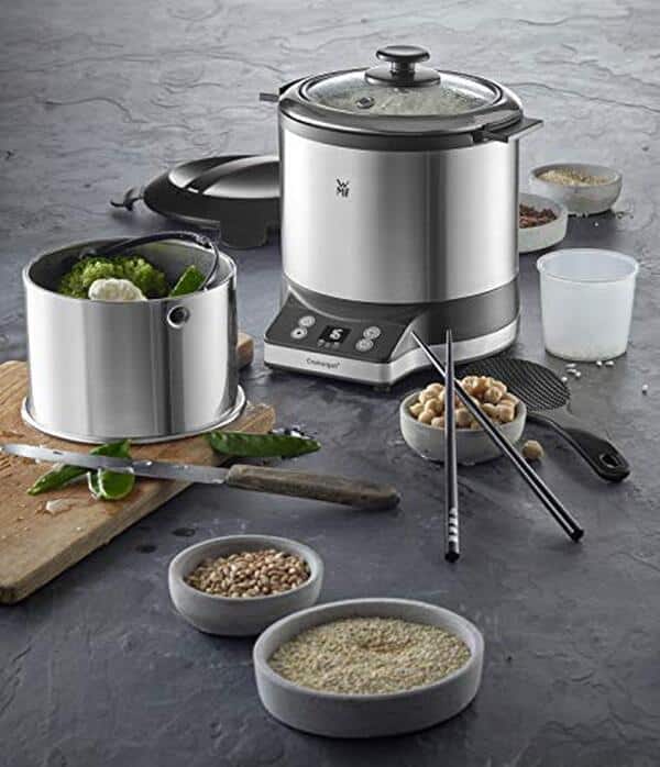 Examinez le cuiseur à riz WMF Kitchenminis avec son design compact et sa capacité 1L : efficacité et gain de place garantis dans votre cuisine