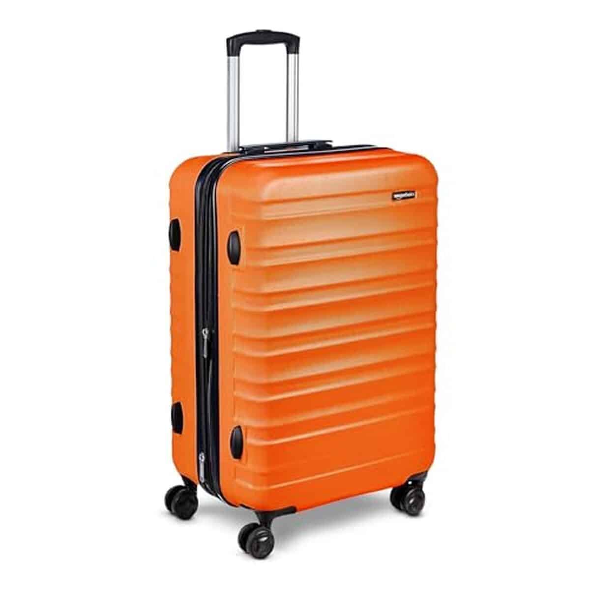 Test de la valise Amazon Basics 68 cm : roulettes pivotantes en orange brûlée