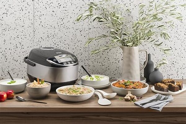 Découvrez notre avis sur le multicuiseur Russell Hobbs CookAtHome 21850-56 avec ses 11 programmes pratiques pour une cuisine sans effort.