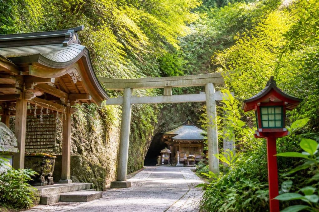 Découverte du sanctuaire zeniarai benten à kamakura